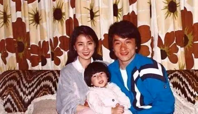 林鳳嬌:和成龍在一起40年,你只看到了她的忍,卻沒看到她的狠