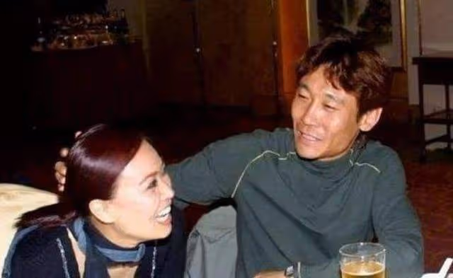 那英與高峰同居10年,未婚生子卻遭拋棄,15年後的報復堪比教科書