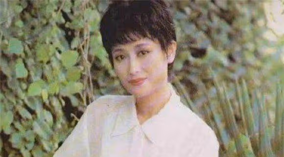 出道39年零緋聞,35歲二婚嫁給富商,今56歲卻越活越美!