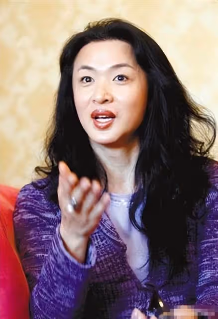 從男人到女人,從娶妻到嫁人,她的一生是別人的兩世