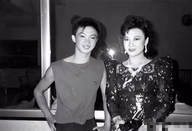 從男人到女人,從娶妻到嫁人,她的一生是別人的兩世