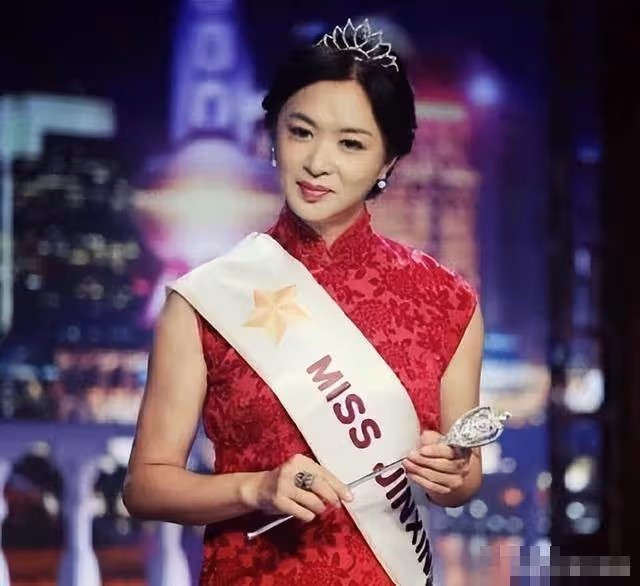 從男人到女人,從娶妻到嫁人,她的一生是別人的兩世