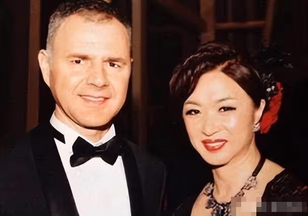 從男人到女人,從娶妻到嫁人,她的一生是別人的兩世