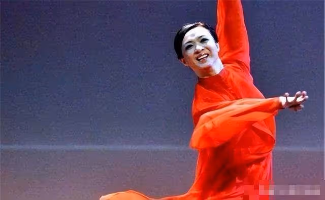 從男人到女人,從娶妻到嫁人,她的一生是別人的兩世
