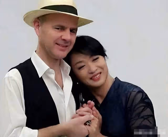 從男人到女人,從娶妻到嫁人,她的一生是別人的兩世