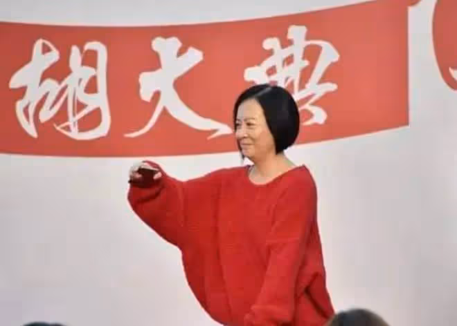 王京花:捧紅陳道明,怒斥李冰冰,她是如何一步步成為女王的?