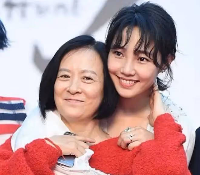 王京花：捧紅陳道明，怒斥李冰冰，她是如何一步步成為女王的？