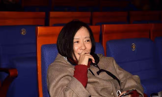 王京花：捧紅陳道明，怒斥李冰冰，她是如何一步步成為女王的？