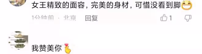 曹禺女兒萬方罕露面！與主持人春妮同參觀，70歲一頭紅髮太年輕