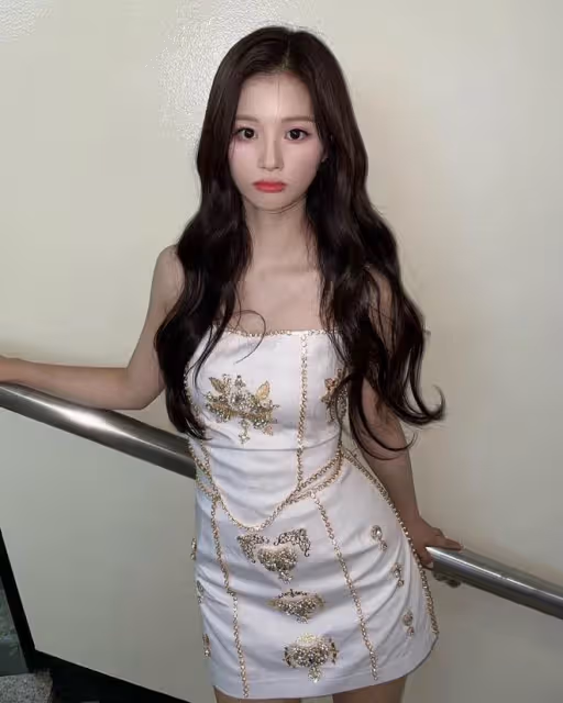 韓國「小臉女星」代表!NMIXX Sullyoon臉比巴掌還小,張員瑛、IU面對無情鏡頭都不怕