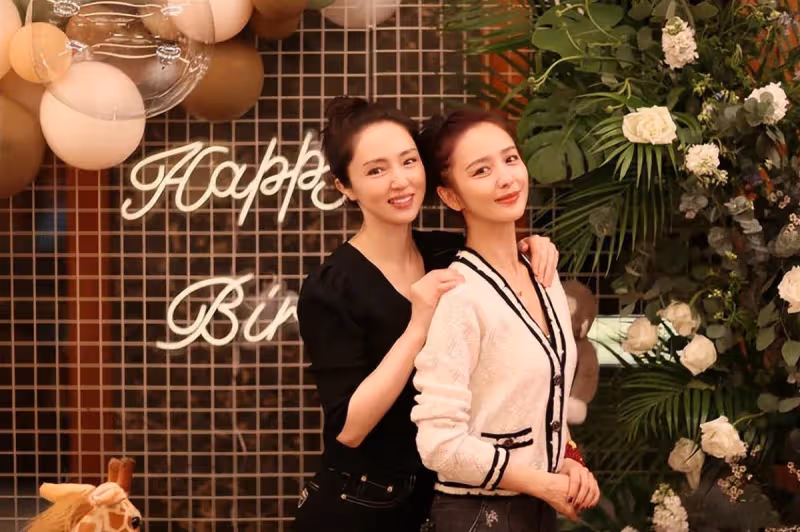 39歲佟麗婭曬生日寫真,衣著打扮風情萬種,前夫陳思誠發文祝賀