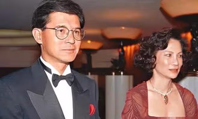 朱玲玲兒媳秀恩愛!挺6個月孕肚現身,丈夫與婆婆關系仍不和