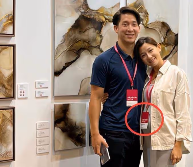 朱玲玲兒媳秀恩愛!挺6個月孕肚現身,丈夫與婆婆關系仍不和