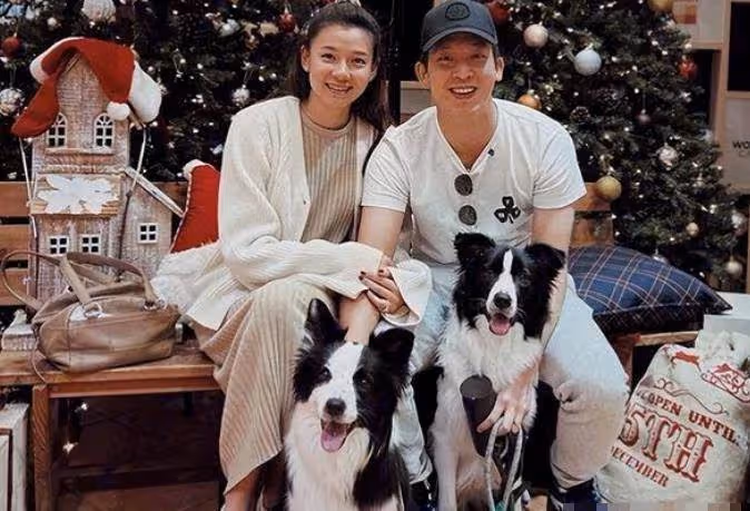 朱玲玲兒媳秀恩愛!挺6個月孕肚現身,丈夫與婆婆關系仍不和