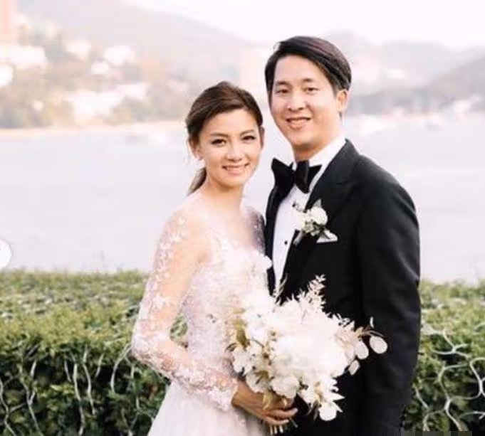 朱玲玲兒媳秀恩愛!挺6個月孕肚現身,丈夫與婆婆關系仍不和