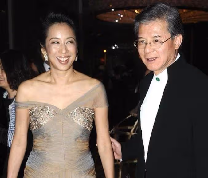 朱玲玲兒媳秀恩愛!挺6個月孕肚現身,丈夫與婆婆關系仍不和