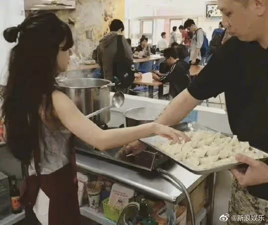 蛻變陸劇女神爆紅 趙露思台灣賣餛飩畫面瘋傳