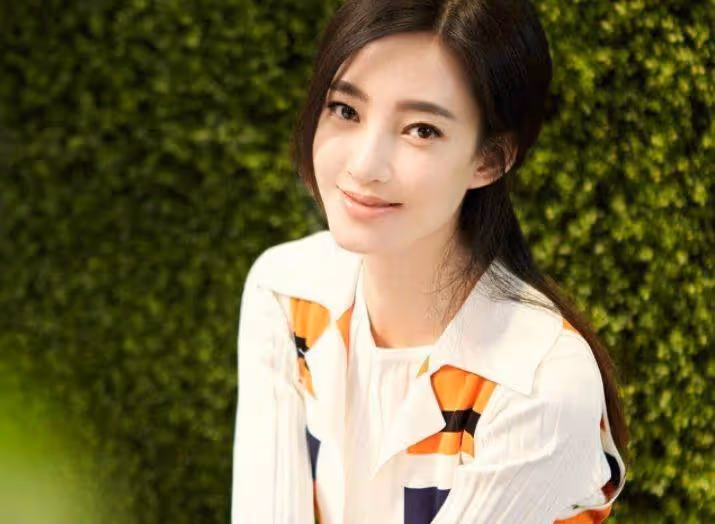 她曾飾演「蘇妲己」，與男友相戀8年，男友卻娶了認識4個月的妻子