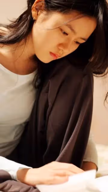 「你小姑子要回來坐月子,主臥讓給她吧」「廚房寬敞讓她睡廚房」