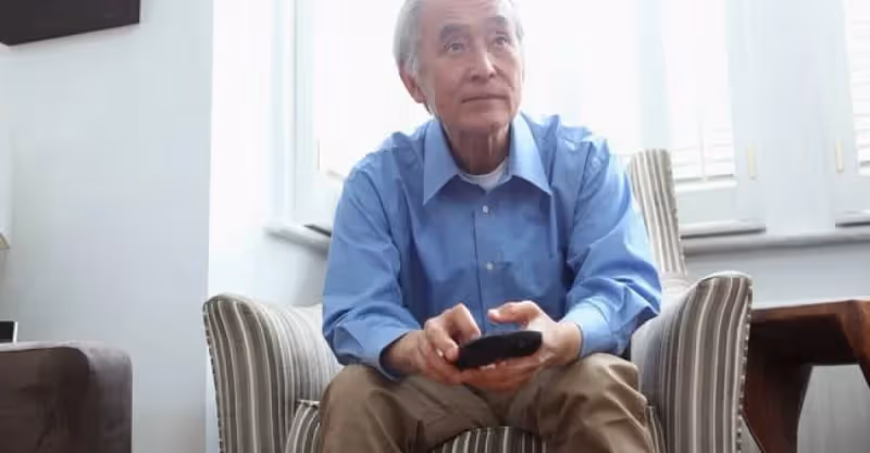 「如果你不把所有的財產交給我，我是不會給你養老的」