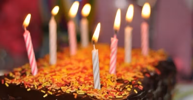 兒子生日婆婆送20萬！但我從廚房一出來，就連婆婆帶錢一塊扔出門！