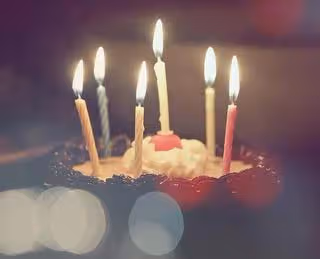 兒子生日婆婆送20萬!但我從廚房一出來,就連婆婆帶錢一塊扔出門!