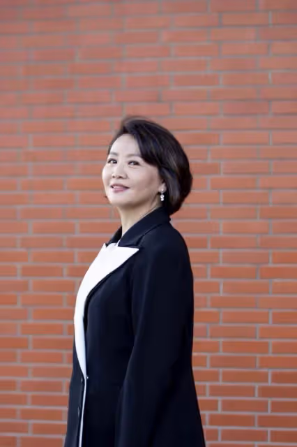 59歲金鐘女星「主動送父住安寧病房」不受插管苦,貫徹「臨終前盡興活」笑喊:不養老要一路玩到老