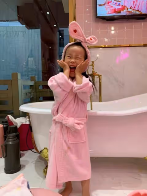 伊能靜女兒6歲了!精通烹飪、芭蕾「同時學6才藝」 媽媽笑PO「修長美腿太驚人」網:未來氣質女神