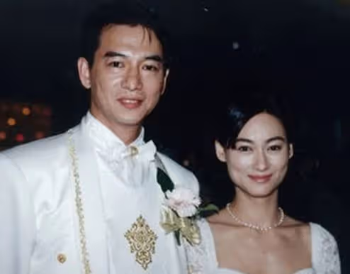 她幼年靠乞討生活!出道後被稱「功夫女星」 4次問鼎影后「一生未婚盼初戀」62歲活成了公主