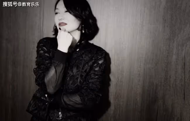 她幼年靠乞討生活!出道後被稱「功夫女星」 4次問鼎影后「一生未婚盼初戀」62歲活成了公主