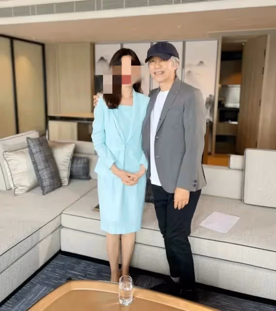 初戀患癌去世!60歲周星馳至今單身不婚 滿頭白髮落淚:「被人誤解30年,卻無人懂我的心酸」