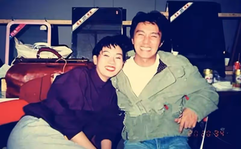 初戀患癌去世!60歲周星馳至今單身不婚 滿頭白髮落淚:「被人誤解30年,卻無人懂我的心酸」
