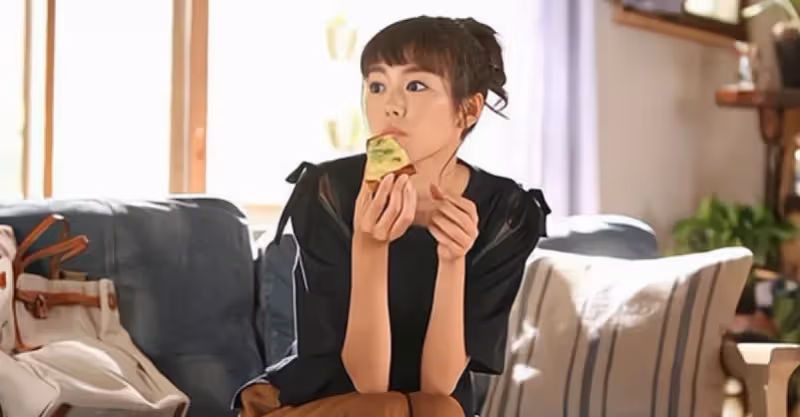 回老家看望婆婆，臨走時兒媳留3萬生活費，婆婆：以後別回來了