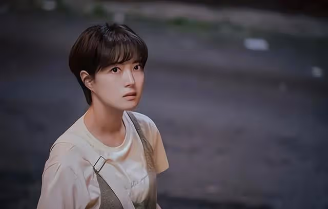 出軌月薪3千的男閨蜜,被月薪3萬的老公踹出婚姻的大門:真不值錢