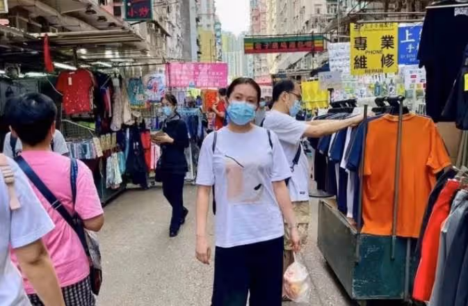 有種「微胖氣質」叫做56歲李麗珍,素顏出鏡未施粉黛,打扮樸素女神氣質依舊,網友:自然老去的樣子真美