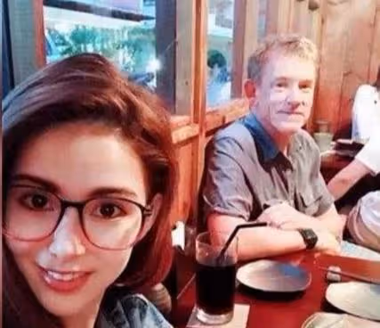 昆凌帶周傑倫回娘家，本以為岳父已經夠帥了，看到她弟弟後不淡定了!