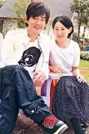 任賢齊藏了16年老婆終於曝光,美到無法形容,網友:難怪出道28年零緋聞