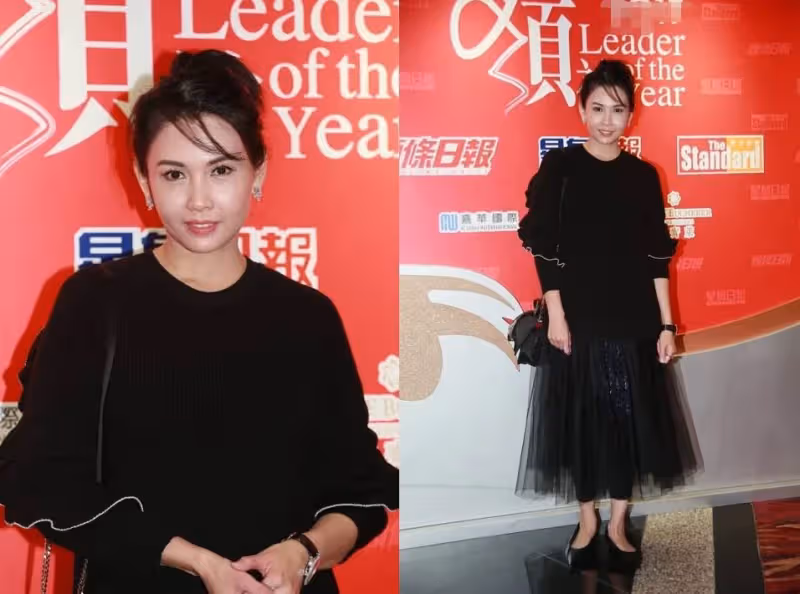 54歲邱淑貞近照曝光,「原裝臉」也扛不住歲月的痕跡,穿黑色休閒寬鬆衛衣和老公同框,網友:氣質加分