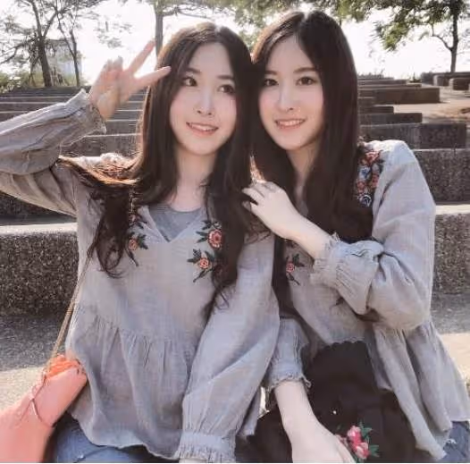 「臺灣最美雙胞胎」長大了,如今17年過去了,模樣清新可人,網喊:簡直美到認不出