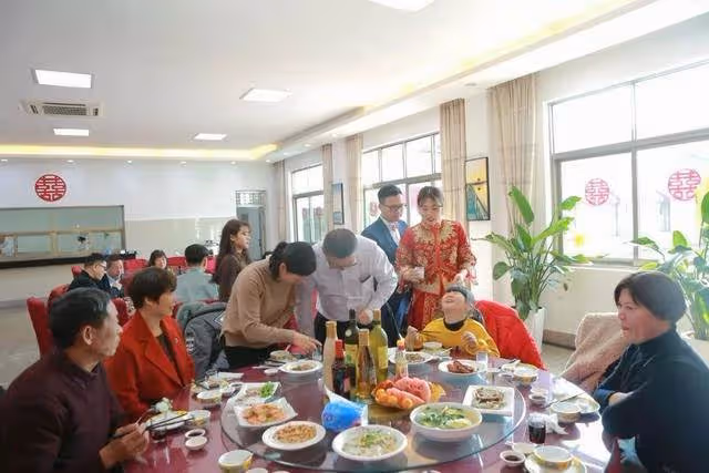 年收入9億!富二代結婚「婚宴沒有龍蝦鮑魚」還只請30個人 直到「老父親暖心致詞」賓客含淚:嫁對人了