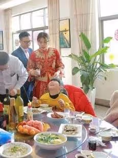 年收入9億！富二代結婚「婚宴沒有龍蝦鮑魚」還只請30個人 直到「老父親暖心致詞」賓客含淚：嫁對人了
