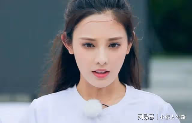 彭小冉被曝戀情，男方是中專畢業的攝影師，曾拍女方大腿發上網