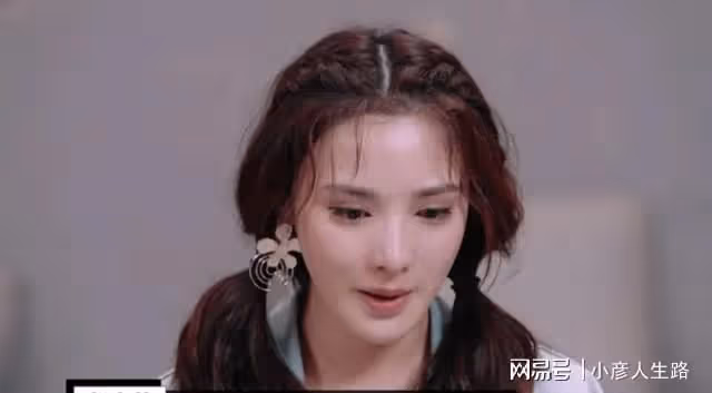 彭小冉被曝戀情，男方是中專畢業的攝影師，曾拍女方大腿發上網