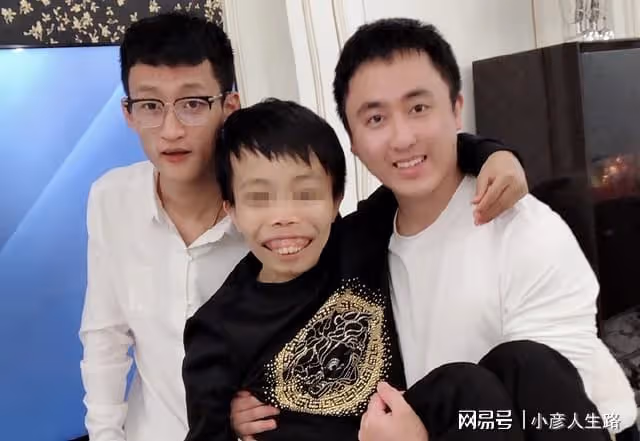網紅天道與辛巴見面,惹怒散打哥粉絲,無奈解釋:他永遠是我大哥