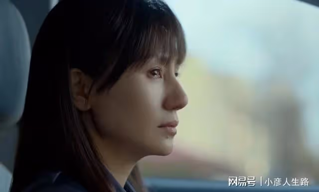 《玫瑰之戰》口碑炸裂,好評隨處見,黃曉明拿對劇本,成央視新寵