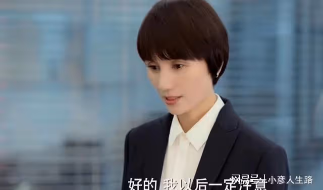《玫瑰之戰》口碑炸裂,好評隨處見,黃曉明拿對劇本,成央視新寵