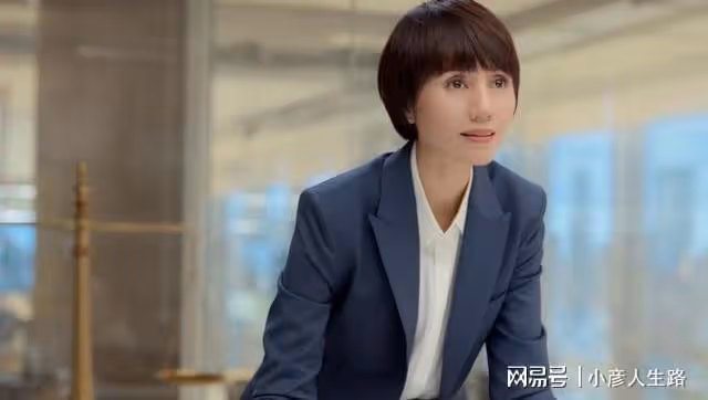 《玫瑰之戰》口碑炸裂,好評隨處見,黃曉明拿對劇本,成央視新寵