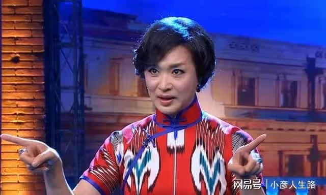 金星巴黎參加闊太聚會!54歲素顏容光煥發,吃法餐喝紅酒生活愜意
