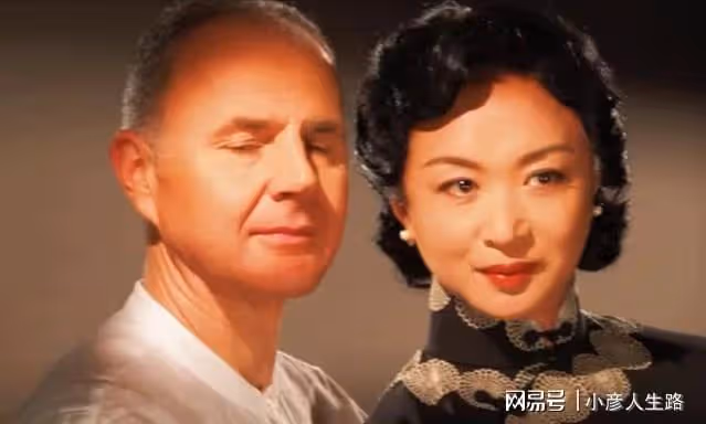 金星巴黎參加闊太聚會!54歲素顏容光煥發,吃法餐喝紅酒生活愜意