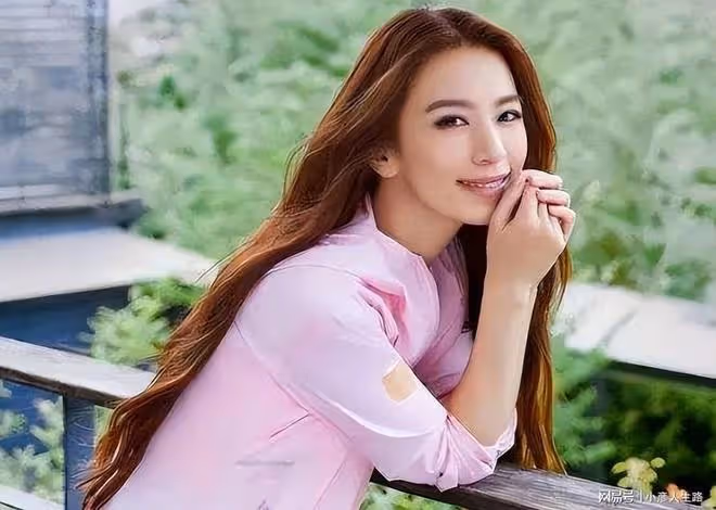 田馥甄歌曲被下架,SHE不表明立場掉粉幾十萬,炎亞綸退出群聊